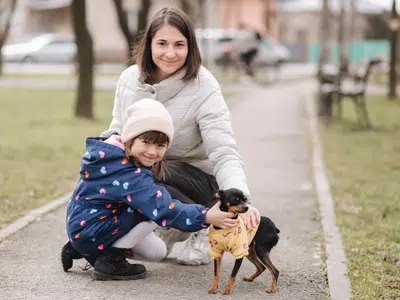 mini-pinscher-en-familias-con-niños